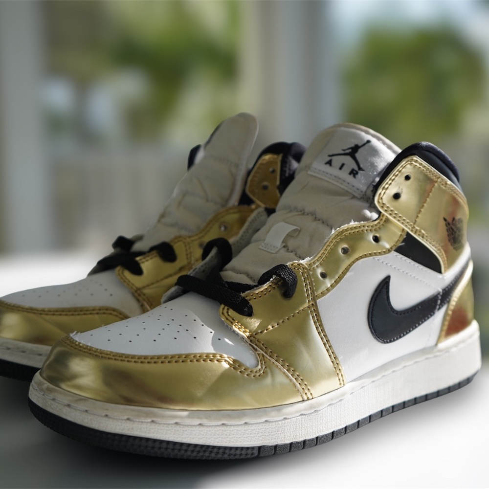 Jordan 1 Mid Metallic Gold Black White (GS) DC1420-700